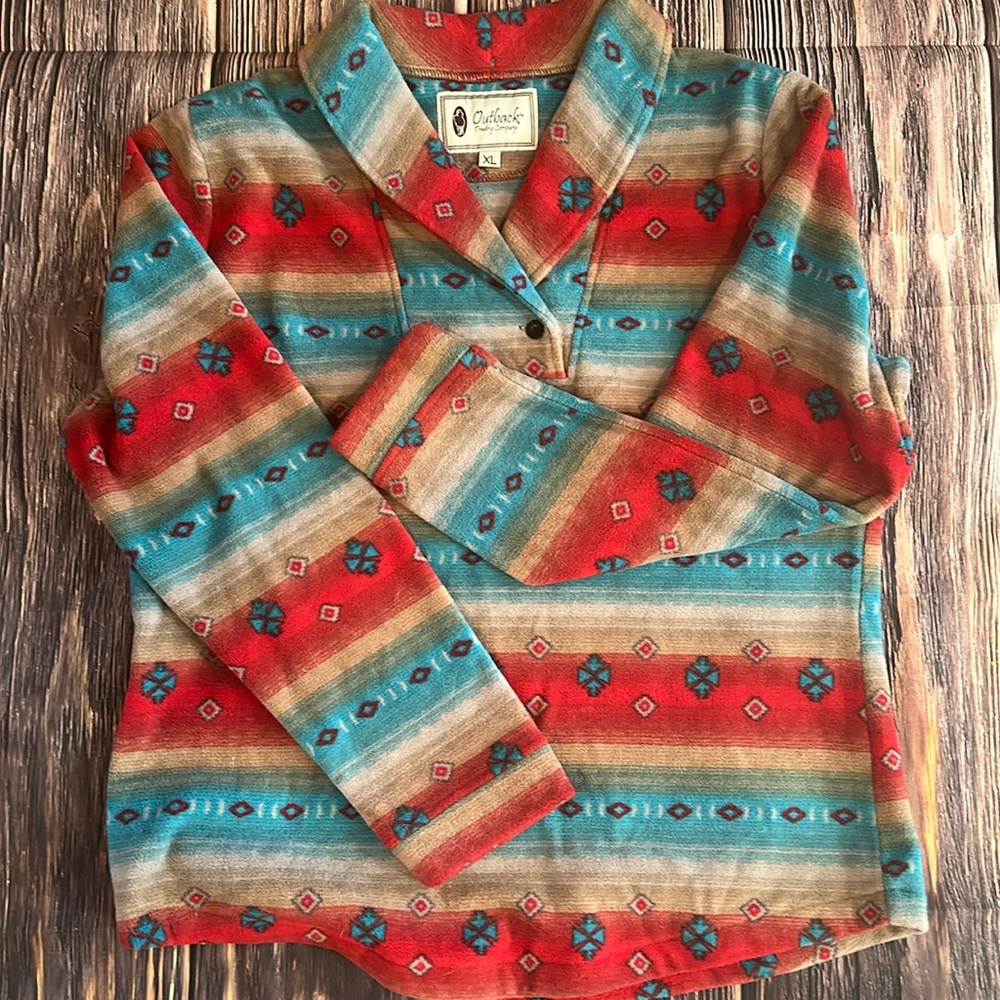 Women’s XL Outback pullover fleece with one button closure near neck